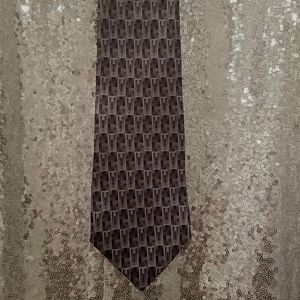 Gray Arrow silk tie